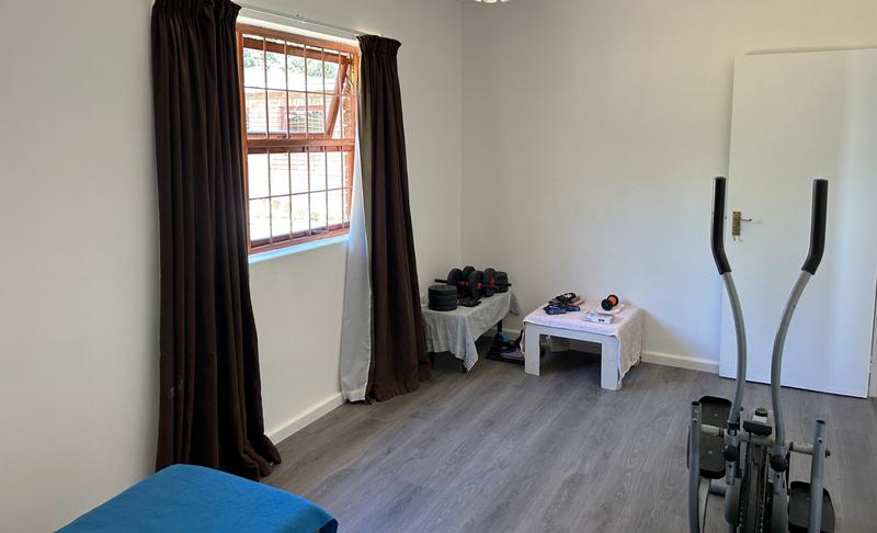 5 Bedroom Property for Sale in Capri Western Cape